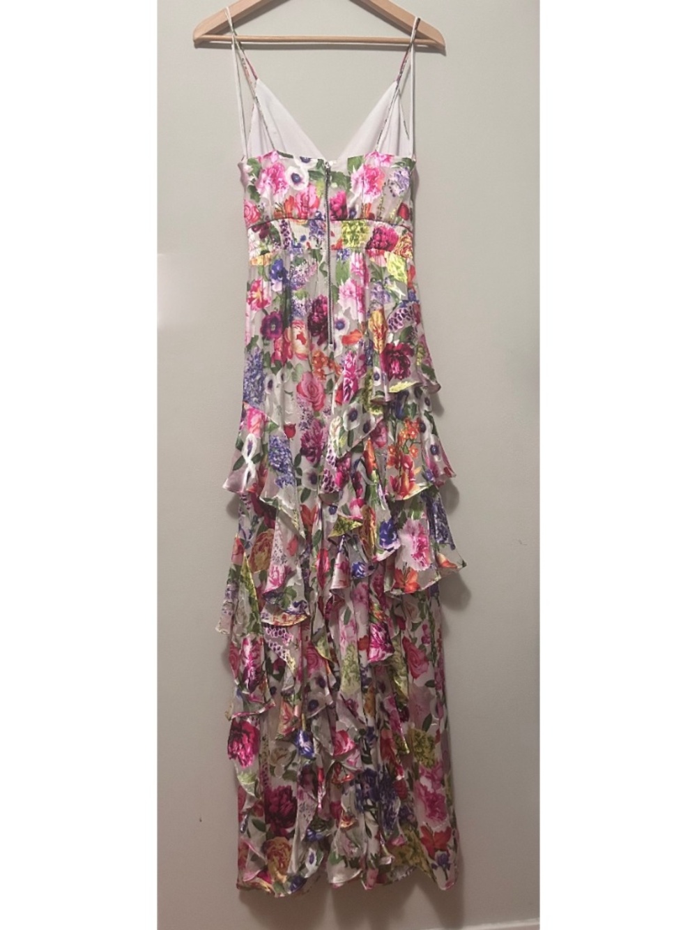 Alice + Olivia Hayden V-Neck Front Ruffle Dress in Flower Shop size 2 - Picture 12 of 15
